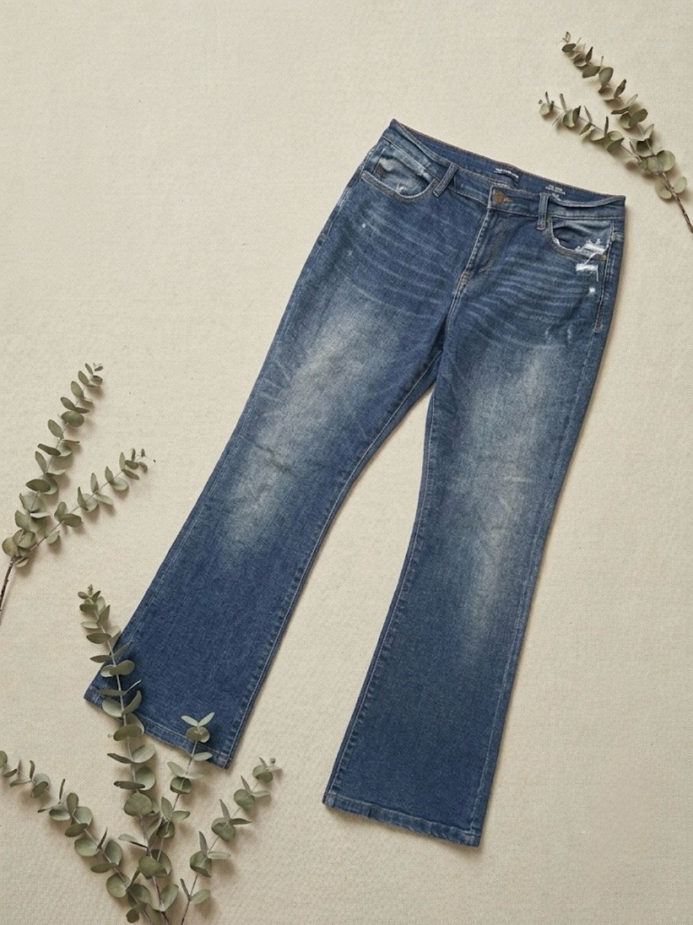 Kensie The Tessa High Rise Bootcut Jeans 12/31 Dark Wash Distressed Stretch